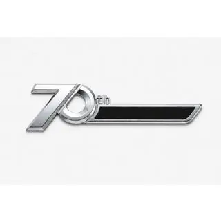 Emblem Toyota 70 år (22 cm x 6,3/2,5 cm)