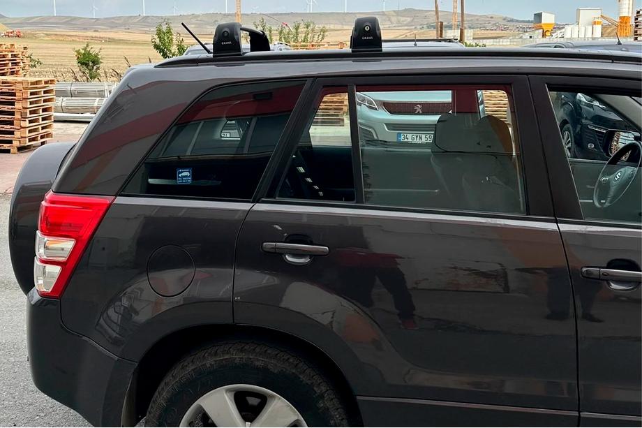 Suzuki Grand Vitara 2005–2017 Tagbøjler (tværstænger) til originale monteringspunkter Ecem V3 (2 stk) Sort, 110 cm Image