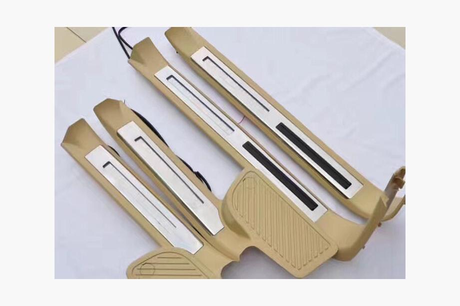 Toyota Land Cruiser 200 2007–2021 Plast indstigningslister med belysning (beige) Foto 2