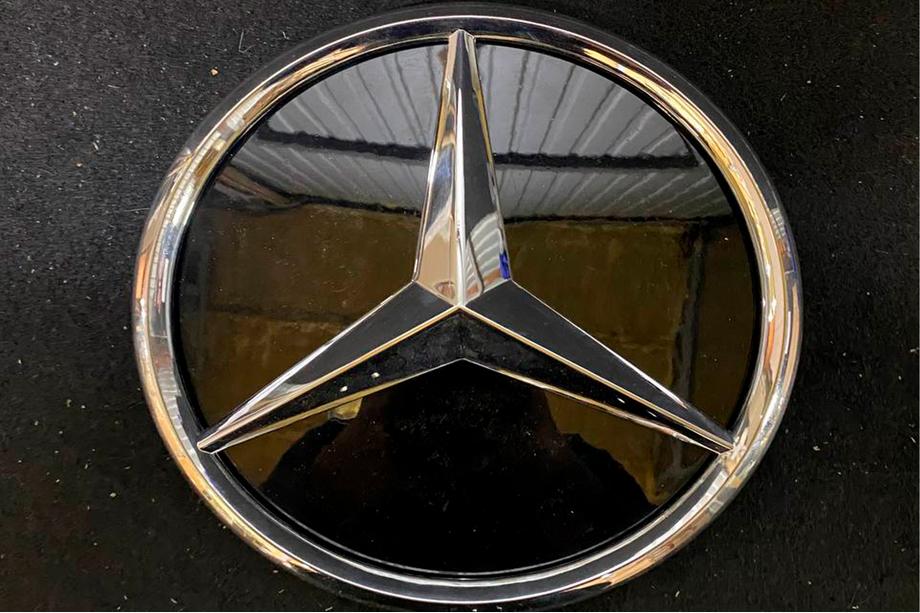 Mercedes ML W164 2005–2011 B-varer Frontemblem med højglanshus (18,4 cm) Foto 3