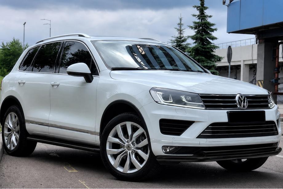 Volkswagen Touareg 2010–2018 Frontbøjle ST014 Black (rustfrit stål) Image