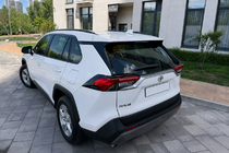 Toyota Rav 4 2019–2025 Integrerede tagrælinger sorte OEM V2 (aluminium) foto 1