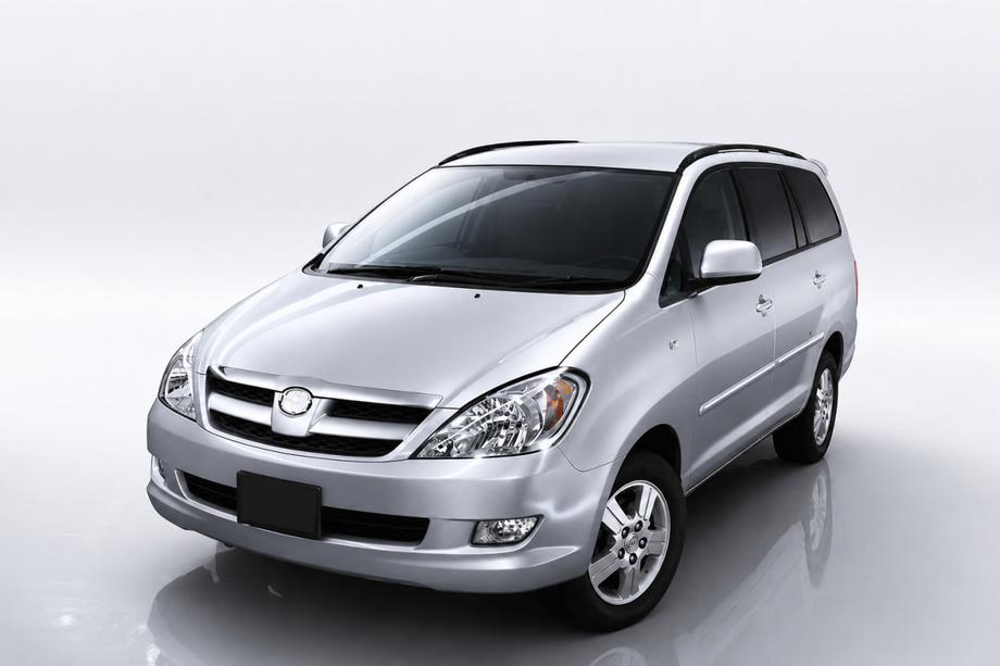 Toyota Innova 2015– Integrerede tagrælinger, sorte OEM (aluminium) Image