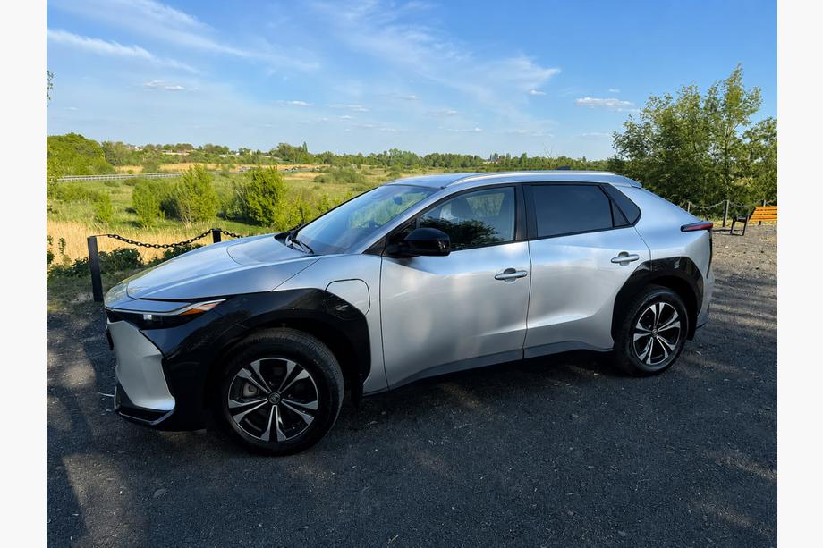 Toyota bZ4X 2022– Integrerede tagrælinger grå OEM (aluminium) Image