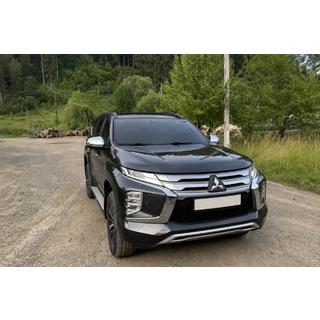 Integrerede tagrælinger sorte OEM (2019-, aluminium) Mitsubishi Pajero Sport 2015– foto 2