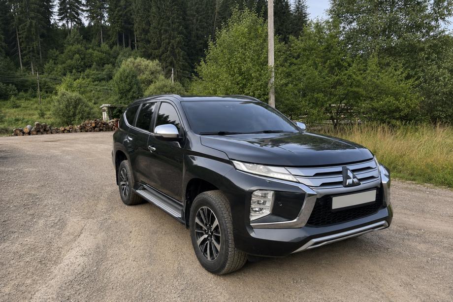 Mitsubishi Pajero Sport 2015– Integrerede tagrælinger sorte OEM (2019-, aluminium) Image