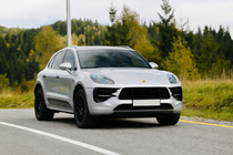 Porsche Macan 2014–2024 Integrerede tagrælinger, sorte OEM (aluminium, montering med lim) foto 2