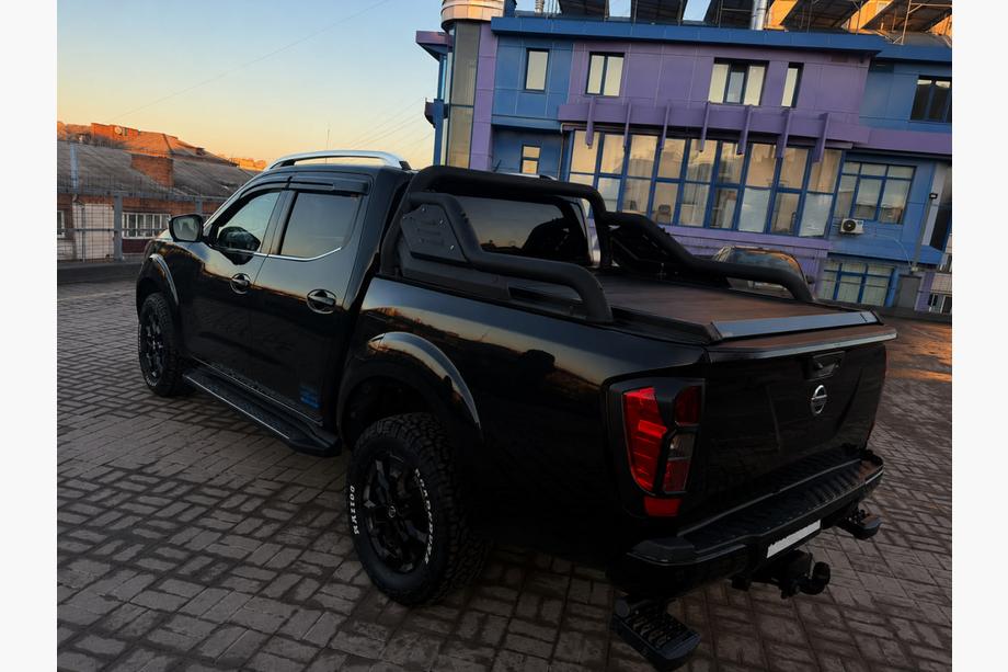 Nissan Navara/NP300 2016– OEM tagrælinger grå (ABS-plast, limmontering) Foto 2