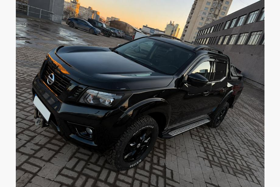 Nissan Navara/NP300 2016– Sorte OEM tagrælinger (ABS-plast, montering med lim) Image
