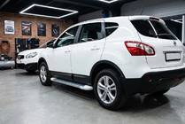 Nissan Qashqai 2007–2010 Sidetrin Allmond White (2 stk., aluminium) foto 1