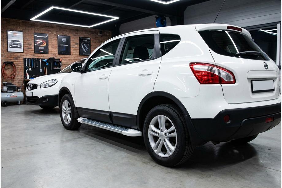 Nissan Qashqai 2007–2010 Sidetrin Allmond White (2 stk., aluminium) Image