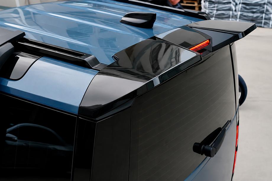 Land Rover Defender 2019– Spoiler V2 (sort) Image