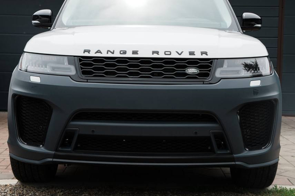 Reparation og tuning af Range Rover Sport 2018: SVR for- og bagkofanger