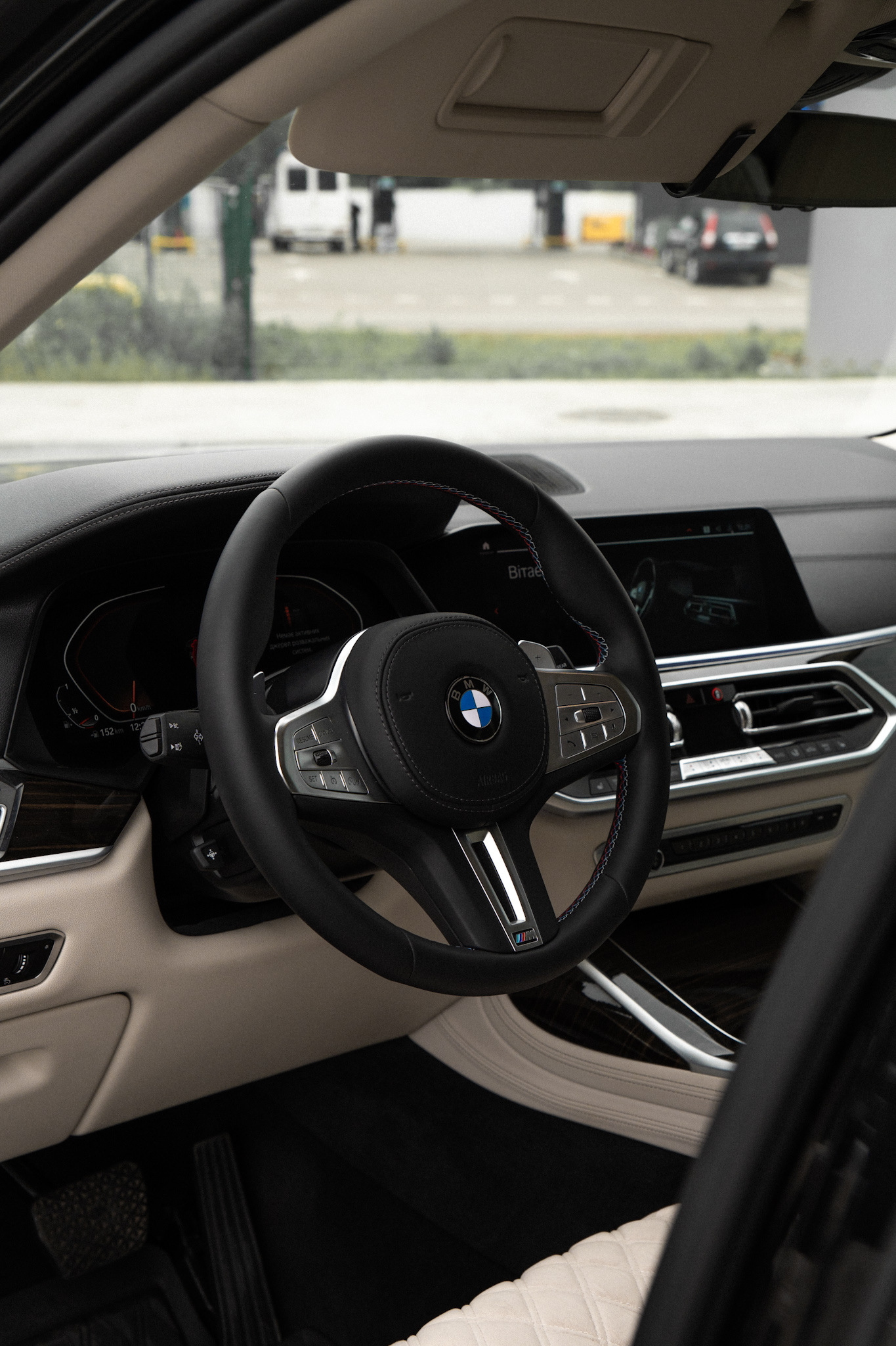 Fra standard BMW X7 G07 til M-Sport: udført arbejde og resultat