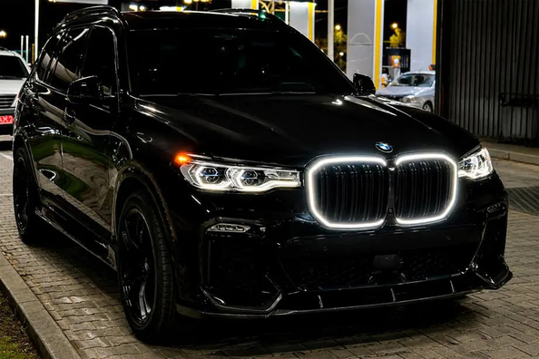 BMW X7 G07: carbon-tuning af frontkofanger og LED-nyregrill