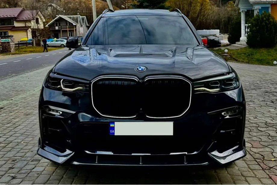 BMW X7 G07: carbon-tuning af frontkofanger og LED-nyregrill