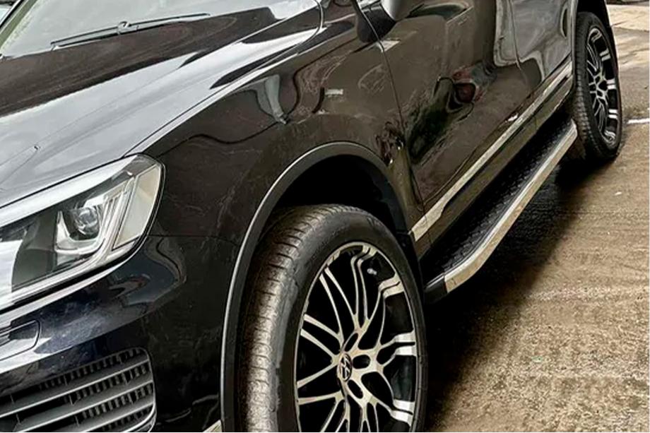 Volkswagen Touareg 2010–2018 BlackLine sidetrin (2 stk., aluminium) Image