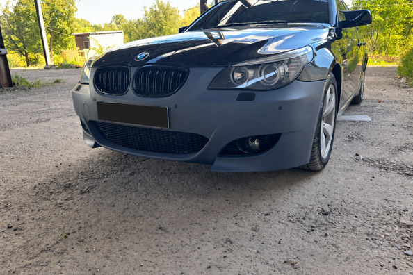 Tuning af BMW E60/E61: montering af M5-frontkofanger