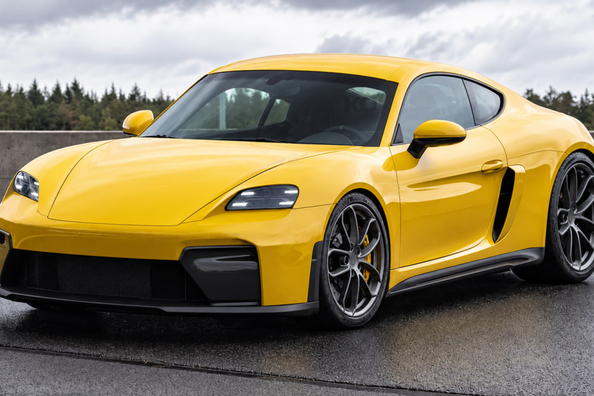 Porsche 718 EV 2027: prototype næsten uden camouflage spottet på Nürburgring
