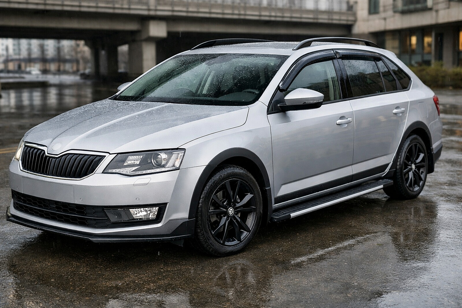 Startopgradering til Skoda Octavia A7: by, regn og rene dørtrin