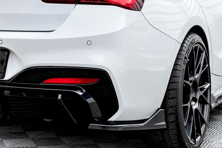 BMW 1-serie F20/F21 2011–2019 Bageste FLAP-udvidelser DPT (til F20, sort højglans) Image