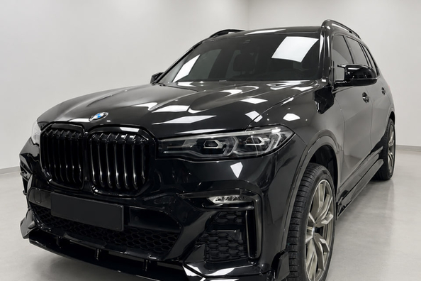 BMW X7 G07 2019–2022: montering af Paradigm Black Knight V2 bodykit på M-Sport – vores arbejde Foto 2