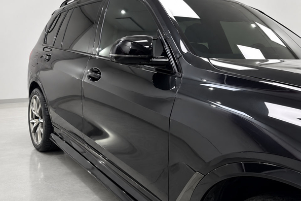 BMW X7 G07 2019–2022: montering af Paradigm Black Knight V2 bodykit på M-Sport – vores arbejde Foto 4