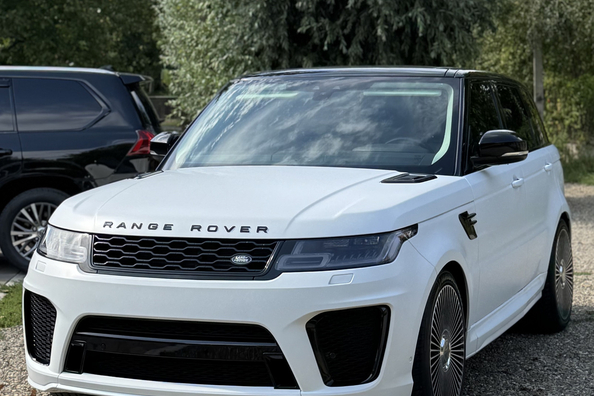 Range Rover Sport L494 2018–2022: montering af SVR-bodykit – vores arbejde Foto 18
