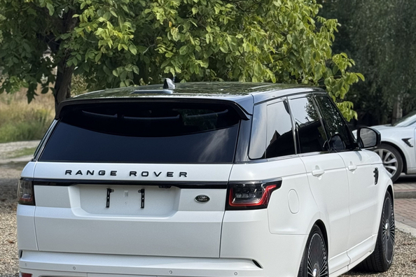 Range Rover Sport L494 2018–2022: montering af SVR-bodykit – vores arbejde Foto 14