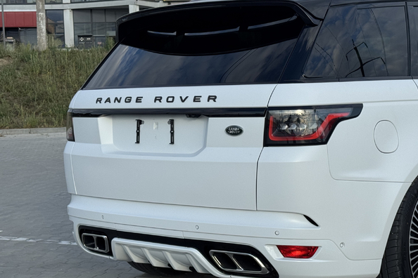 Range Rover Sport L494 2018–2022: montering af SVR-bodykit – vores arbejde Foto 6