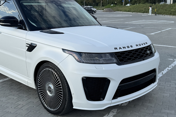 Range Rover Sport L494 2018–2022: montering af SVR-bodykit – vores arbejde Foto 5