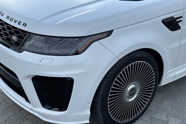 Range Rover Sport L494 2018–2022: montering af SVR-bodykit – vores arbejde Foto 2
