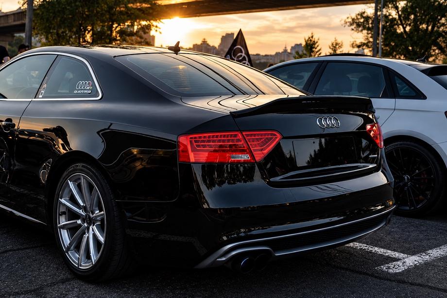 Audi A5 2007–2015 Spoiler Caratere Style (til Coupe, blank sort) Foto 1