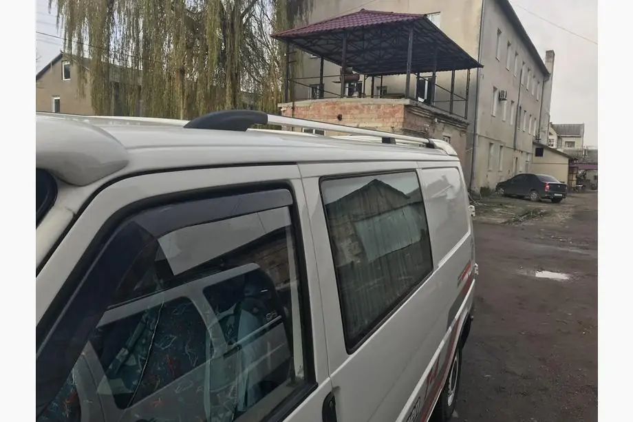 Volkswagen T4 Caravelle/Multivan 1990–2003 Tagrælinger i krom DORA (metalbeslag) Foto 3