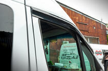 Mercedes Sprinter W906 2006–2018 Selvklæbende vindafvisere (2 stk., Sunplex Sport) foto 8