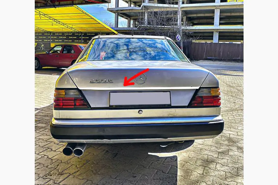Mercedes E-klasse W124 1984–1997 Bagklapskantbeskytter (rustfrit stål) Foto 1