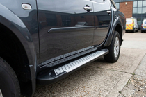 Mitsubishi L200 2006–2015 Sidetrin Allmond Grey (2 stk., aluminium) foto 1