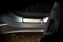 Mitsubishi Lancer X 2008– Carmos dørtrinslister, 4 stk., rustfrit stål foto 3