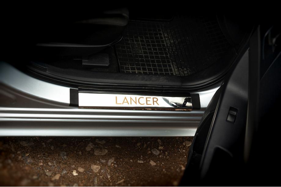 Mitsubishi Lancer X 2008– Carmos dørtrinslister, 4 stk., rustfrit stål Image
