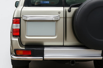 Nissan Patrol Y61 1997–2011 Bageste pynteliste i plast foto 1