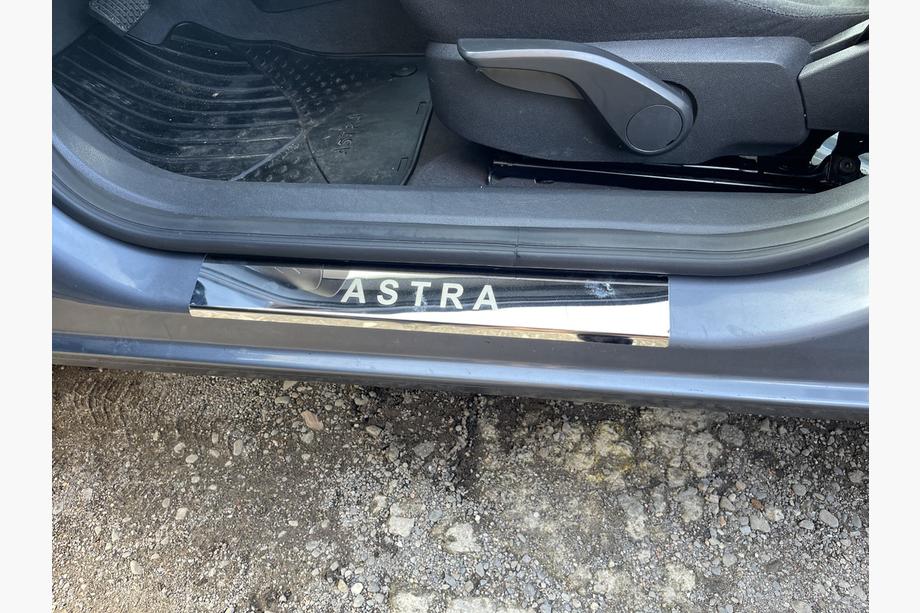 Opel Astra H 2004–2013 Dørtrinslister Carmos V1 (4 stk., stål) Image