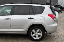 Toyota Rav 4 2006–2013 Sorte OEM tagrælinger (aluminium) foto 1