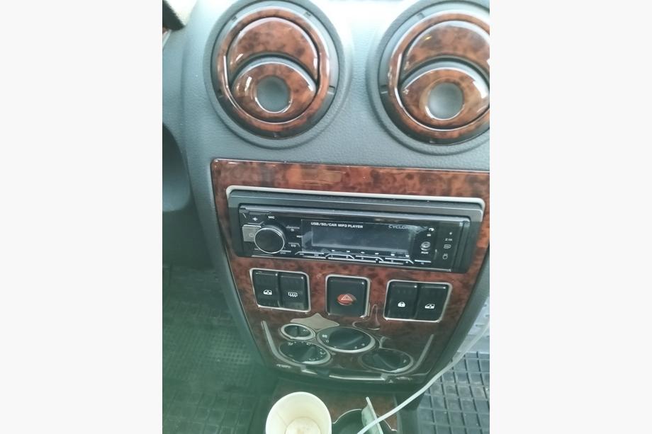 Dacia Logan MCV 2004–2014 Instrumentbordbeklædning (variant 2) Foto 4
