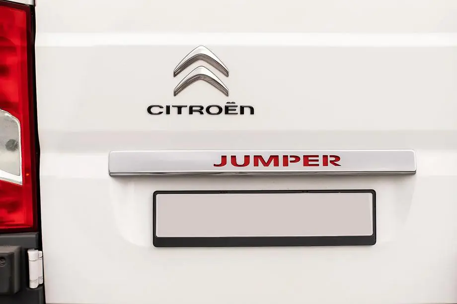 Citroen Jumper 2007–2025 Kromliste over nummerpladen med rød LED (rustfrit stål) Image