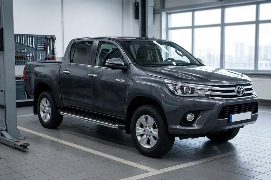 Toyota Hilux 2015– Blackline sidetrin (2 stk., aluminium) Image