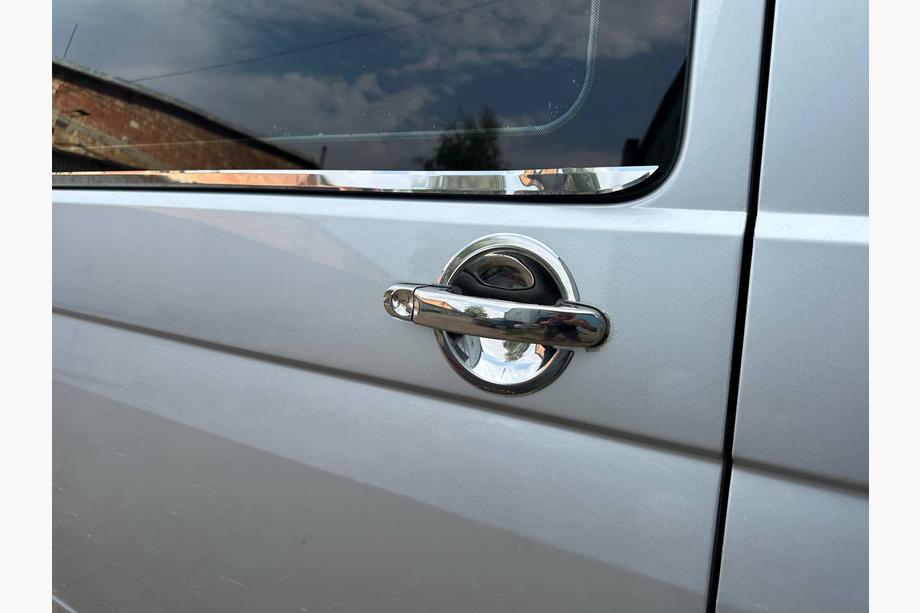 Volkswagen T5 Transporter 2003–2010 Beskyttelsesplader under dørhåndtag (rustfrit stål) OmsaLine - Italiensk rustfrit stål, 4 stk Image
