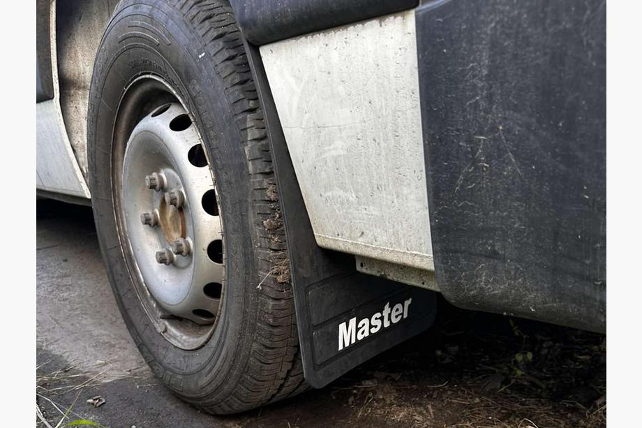 Renault Master 2011–2023 Premium lige stænklapper (2 stk., gummi) Image