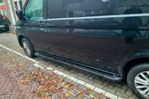 Volkswagen T6 2015–2024 Sidetrin Allmond Black (2 stk., aluminium) Kort akselafstand foto 4