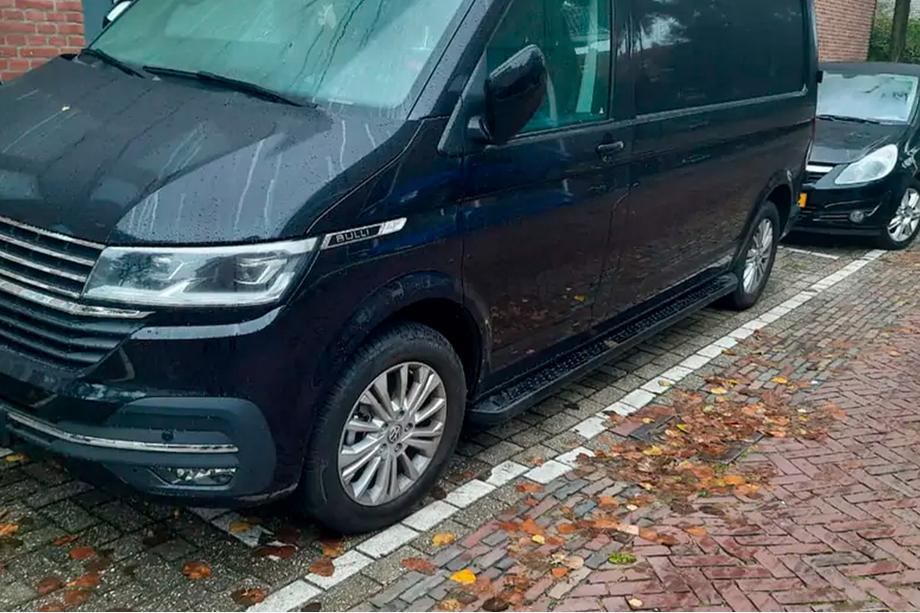 Volkswagen T6 2015–2024 Sidetrin Allmond Black (2 stk., aluminium) Kort akselafstand Image