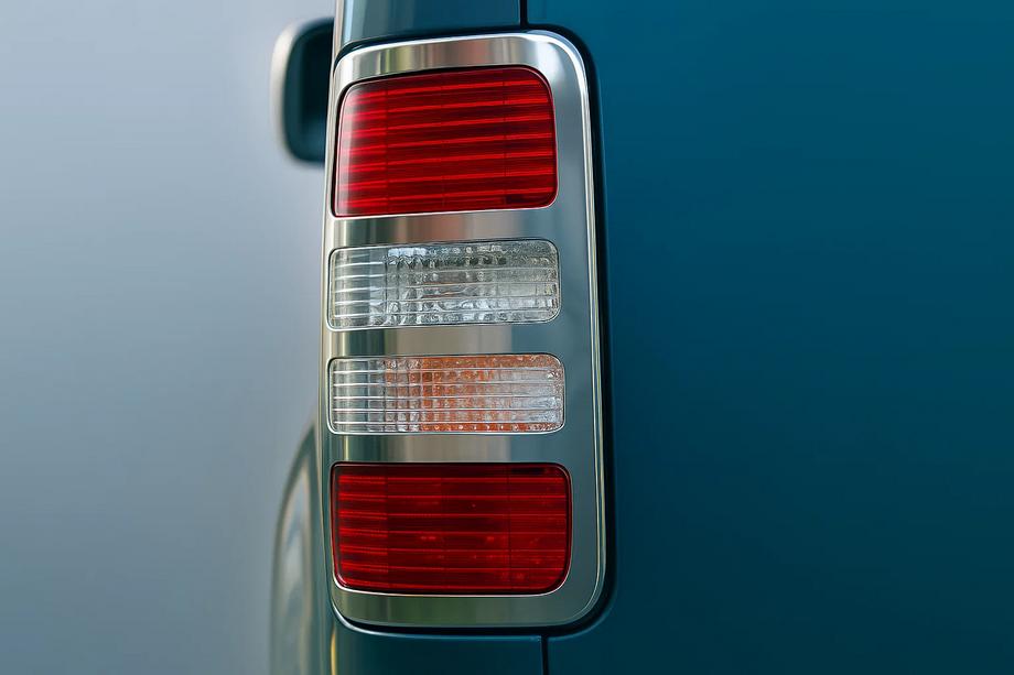 Volkswagen Caddy 2010–2015 Baglygtebeklaedning V1 (2 stk., rustfrit staal) Image